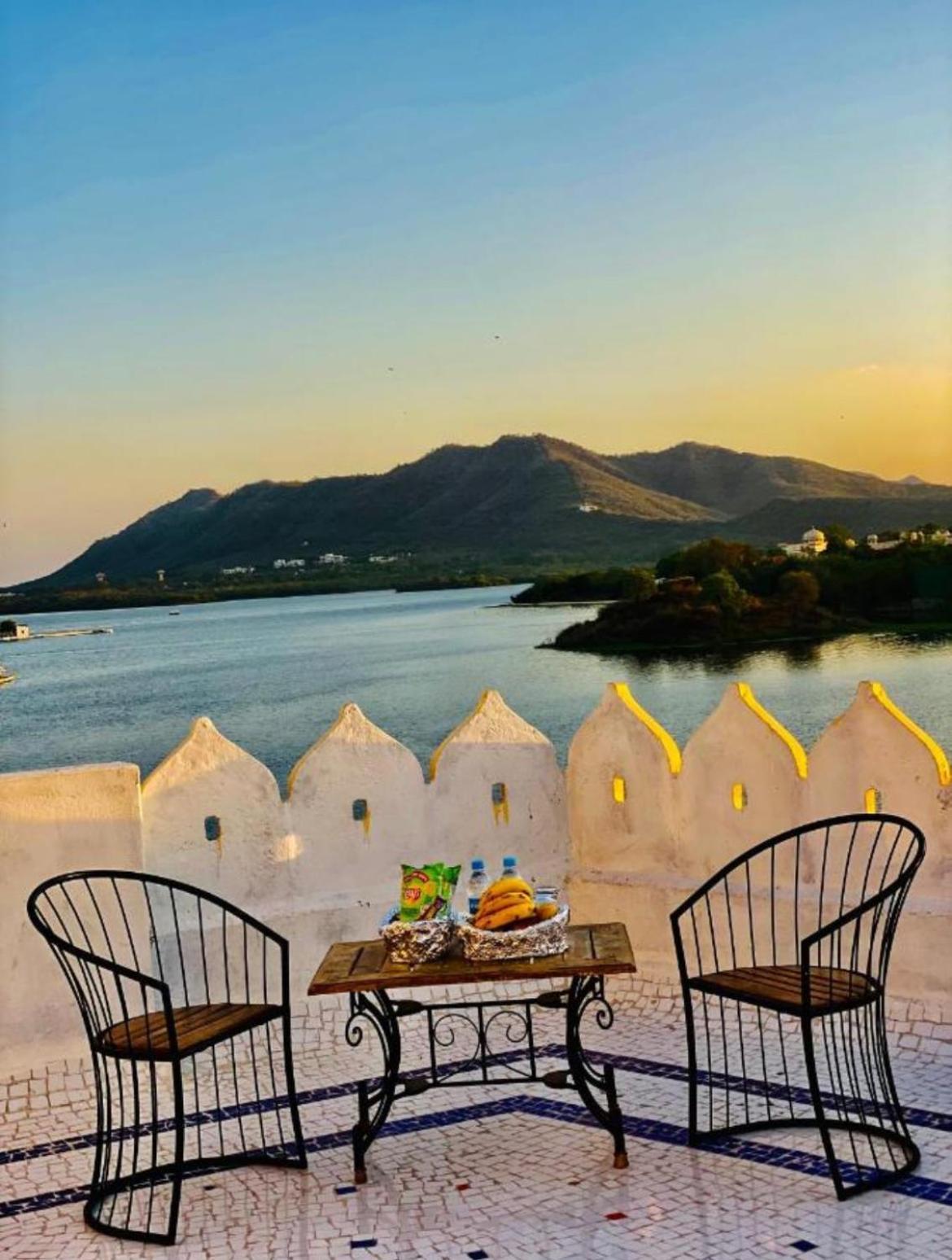 אודייפור Vallabhgarh A Lake Facing Balcony מראה חיצוני תמונה
