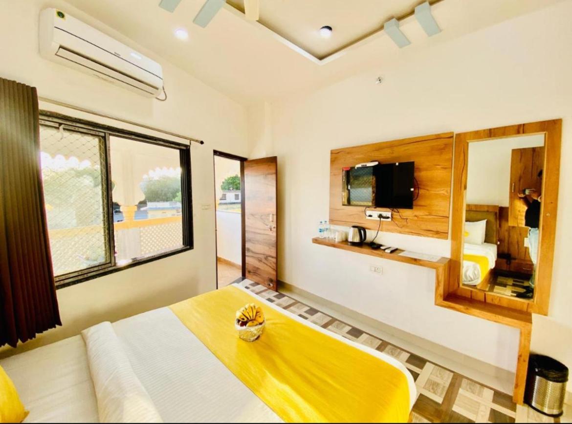 אודייפור Vallabhgarh A Lake Facing Balcony מראה חיצוני תמונה